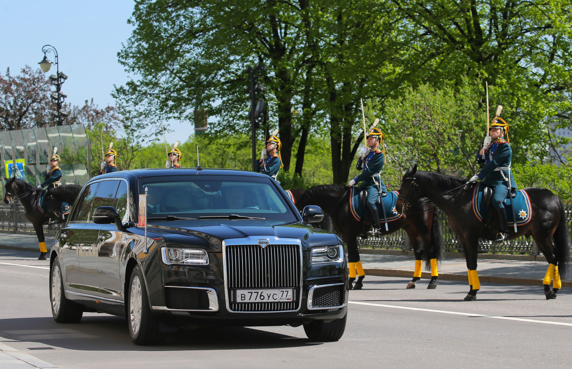 aurus senat limousine l700.jpeg