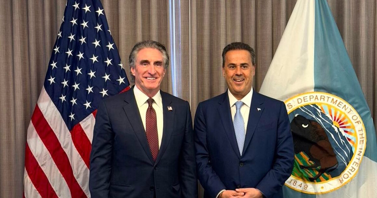 papastaurou doug burgum 1200x630.jpg