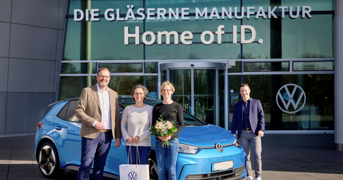 volkswagen two millionth all electric vehicle 01 1200x630.jpg