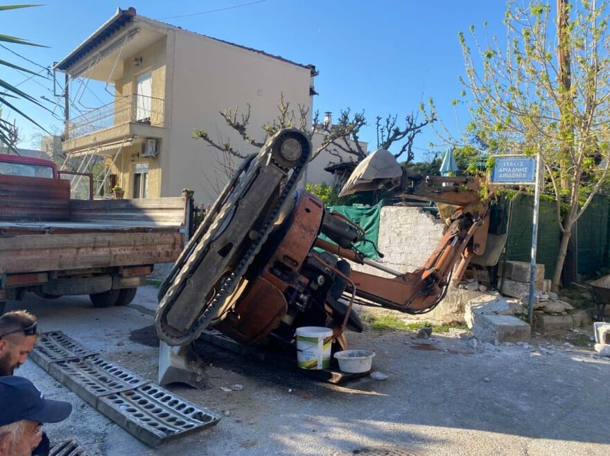 ekskafeas volos 1.jpg