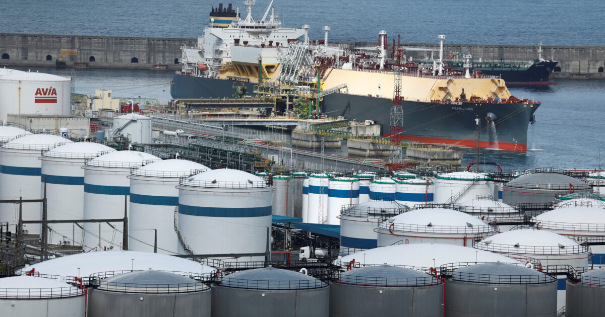 natural gas oil tankers reuters 1200x630.jpg