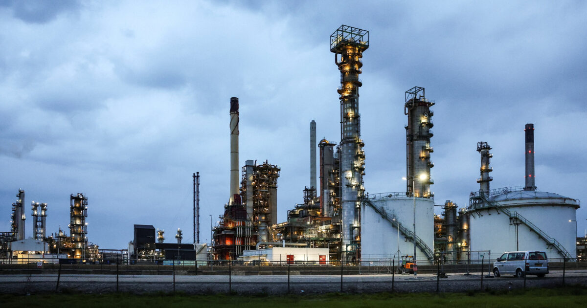 oil tanks reuters 1200x630.jpg