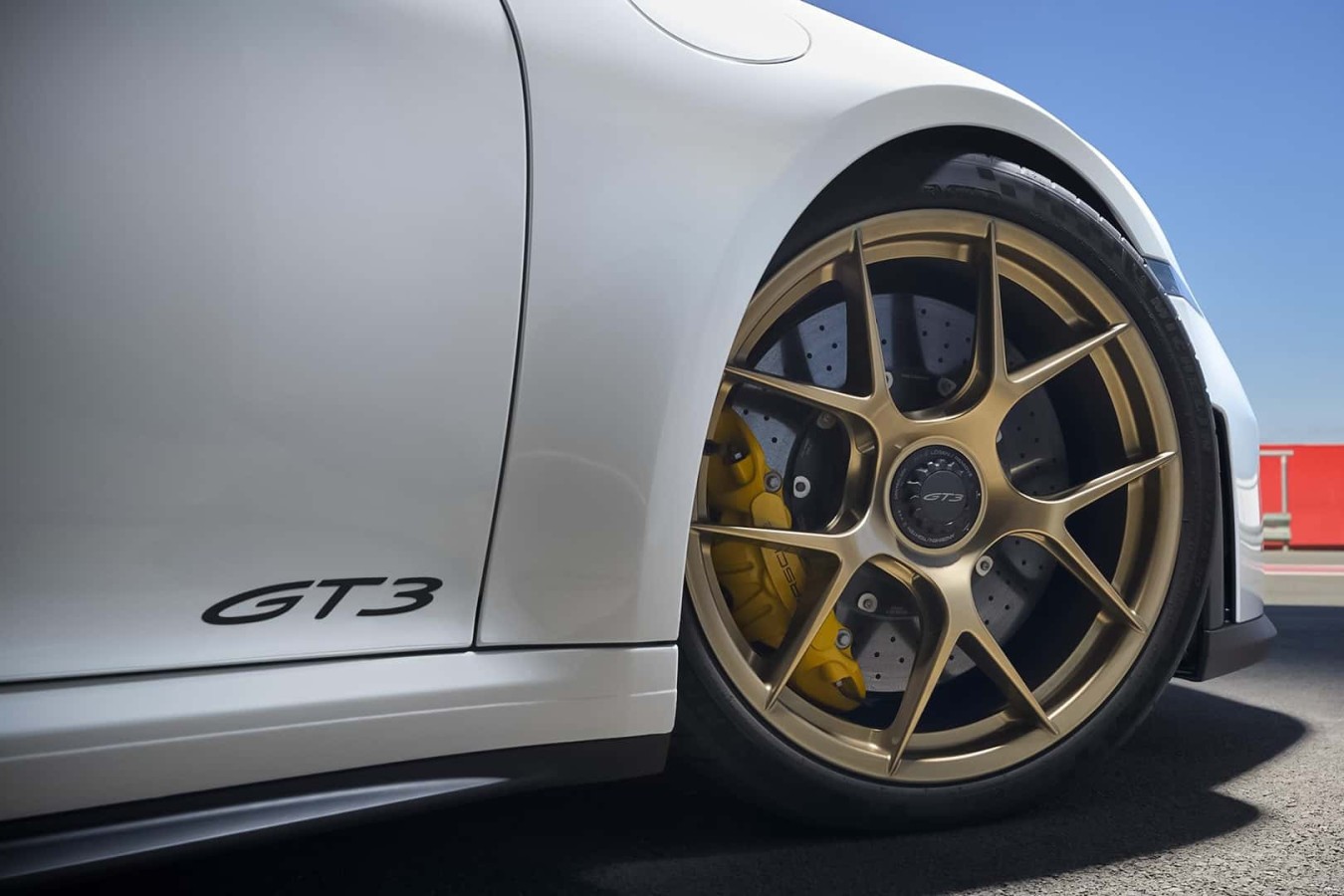 porsche 911 gt3 mit weissach paket 2025 3.jpg