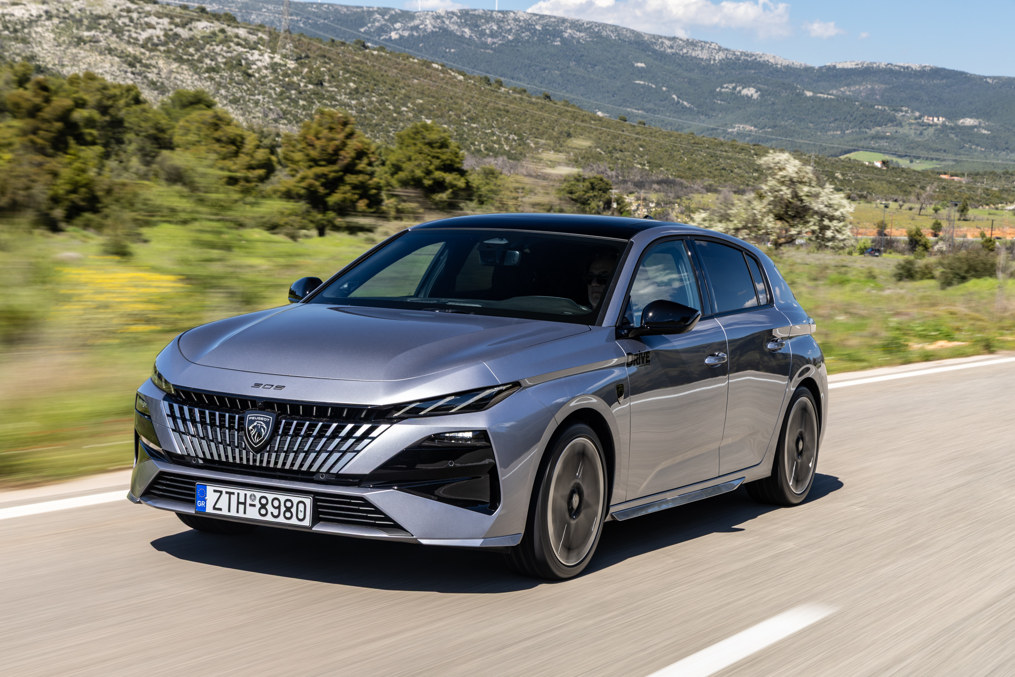 test drive peugeot 308 hybrid 145 my2026 opening.jpg