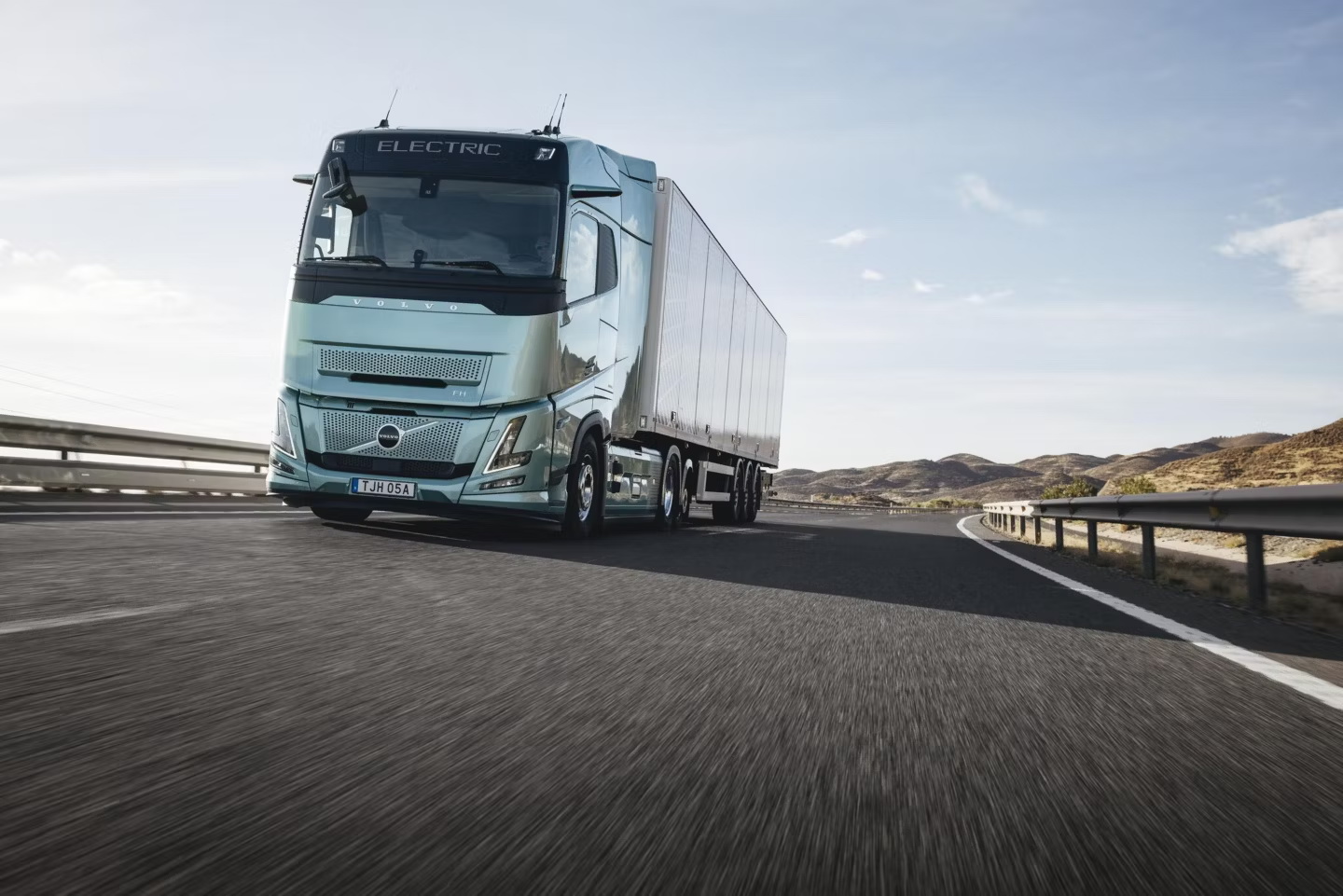volvo fh aero electric 3.jpg