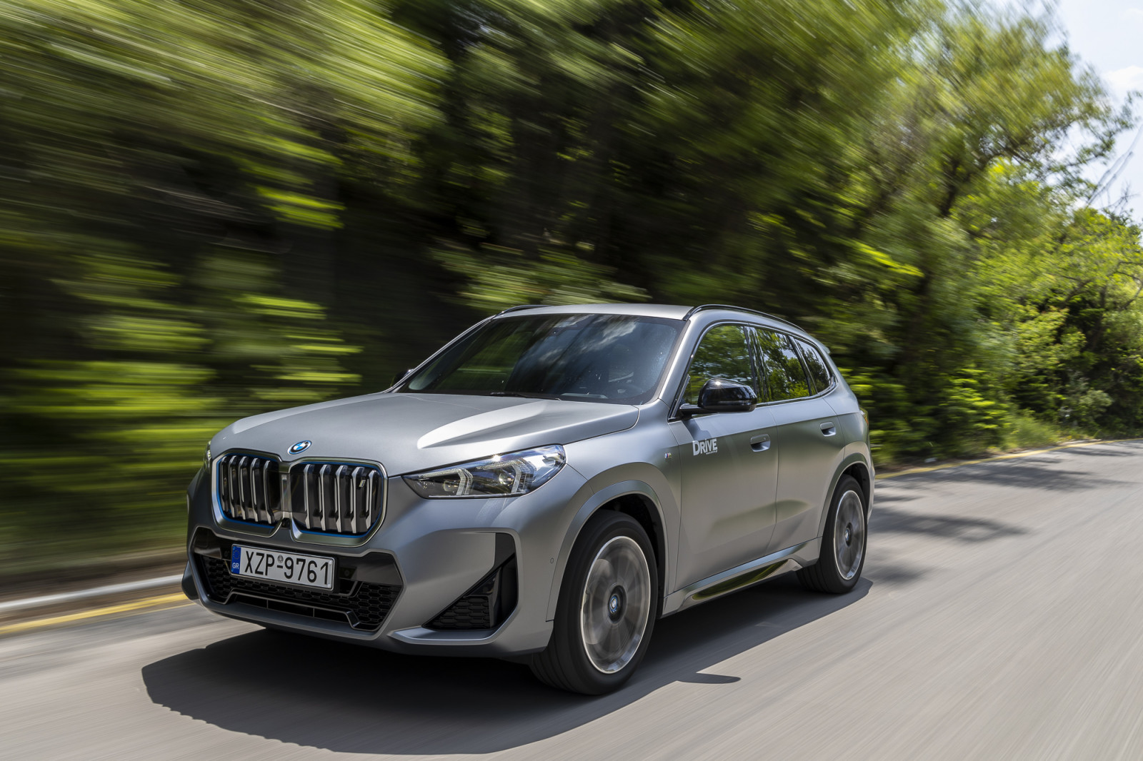 bmw ix1 vs mercedes eqa 30.jpg