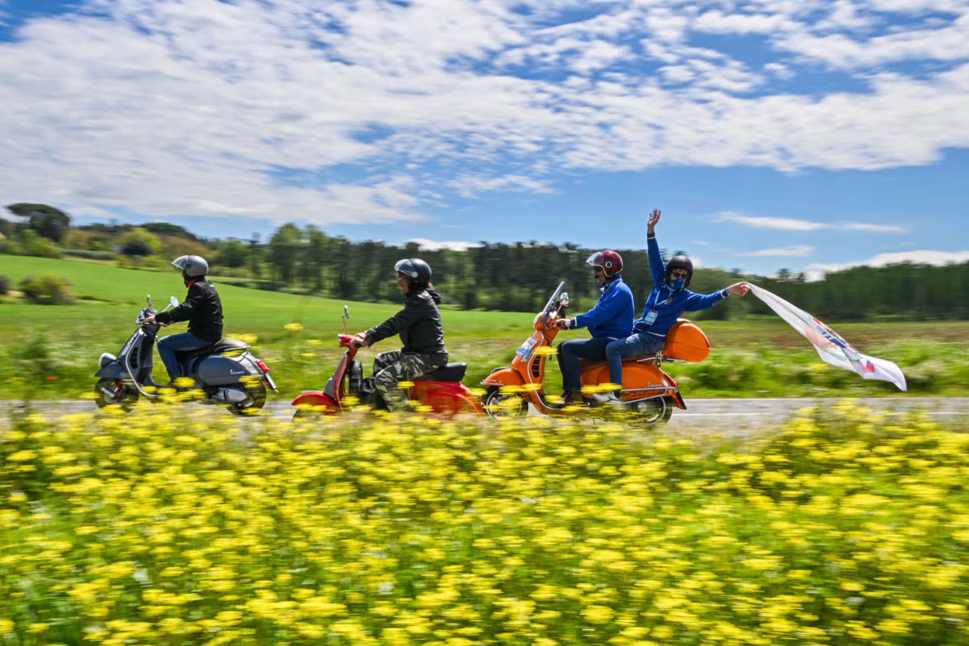 vespa celebration editorial 1920x1440 2.jpg