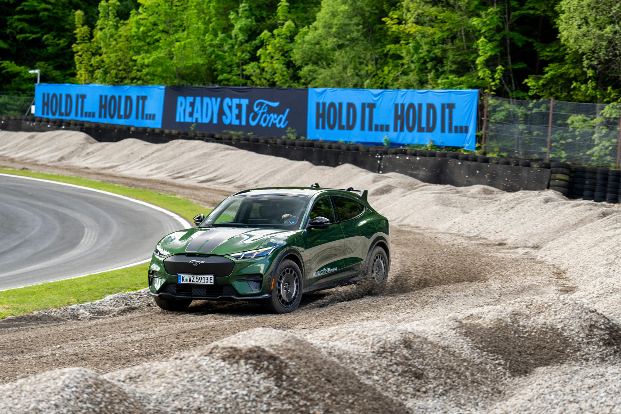 2026 ford mustang mach e rally 02.jpg