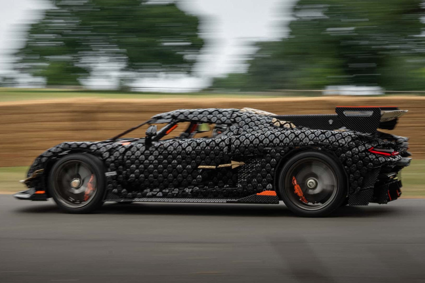 lego technic koenigsegg sadair s spear 15.jpg