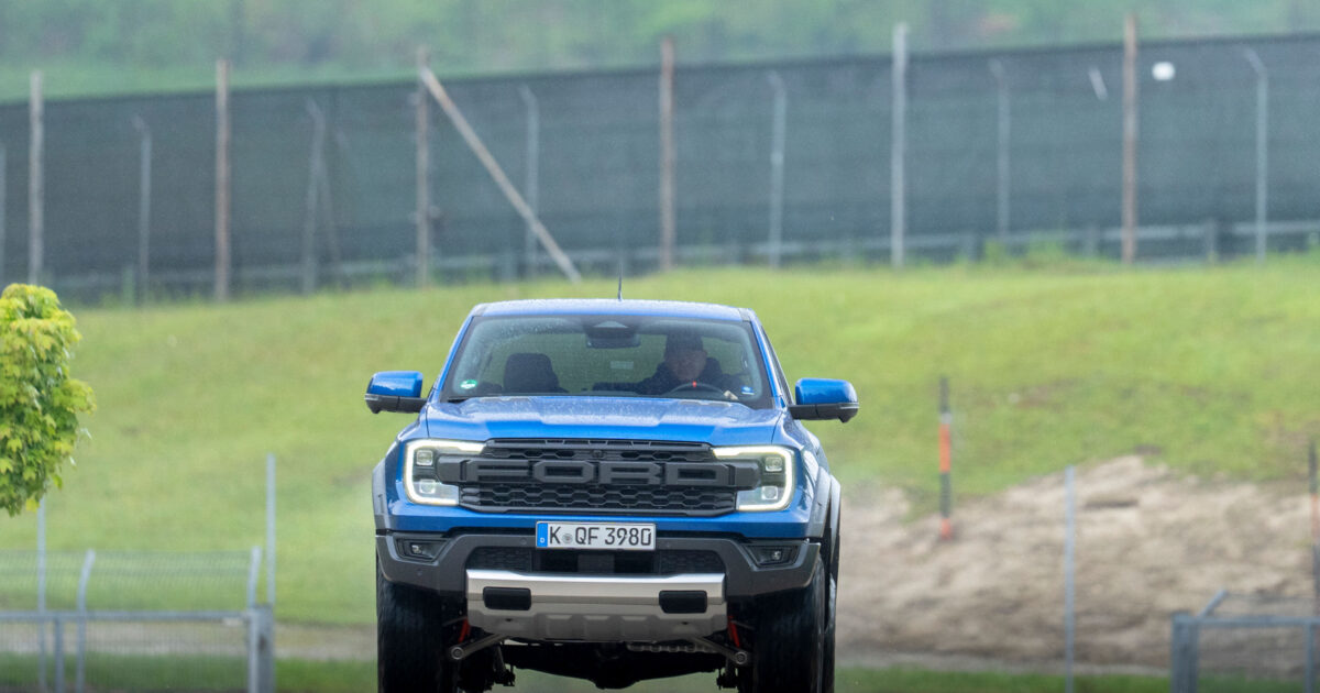 ranger raptor jump 01 1200x630.jpg