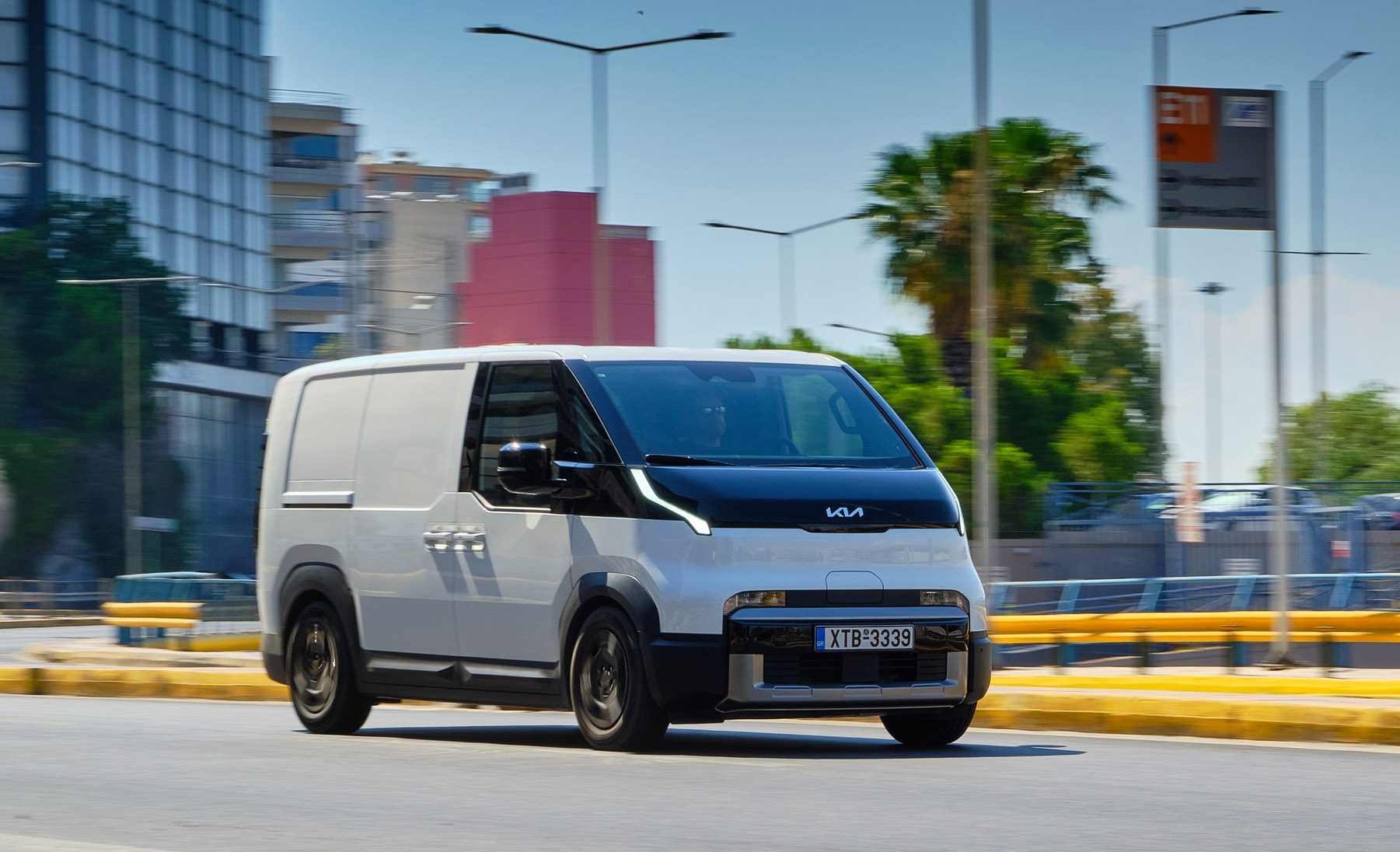 kia pv5 .jpg