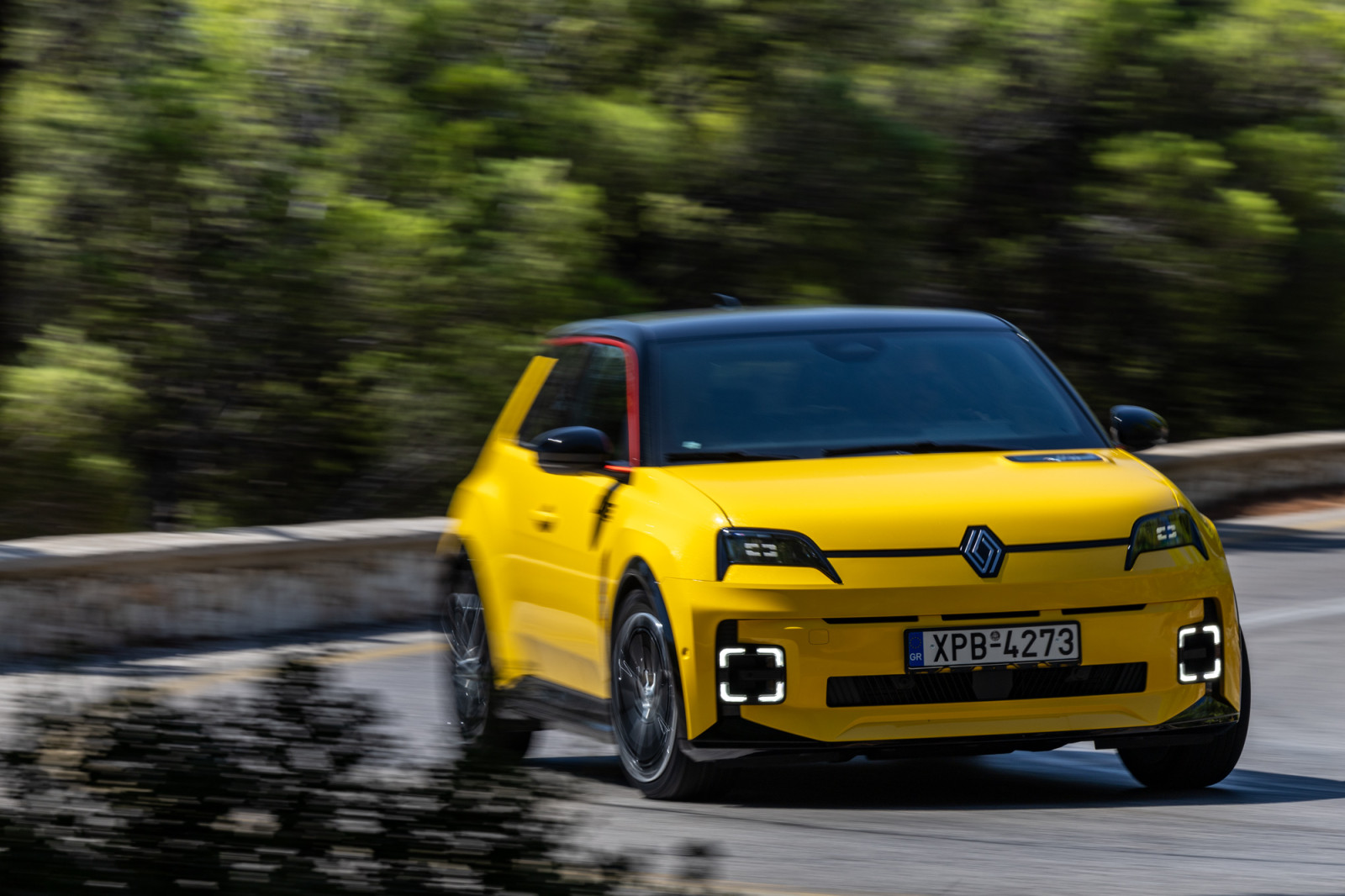 alfa romeo junior elettrica vs mini aceman se vs renault 5 e tech renault 1.jpg