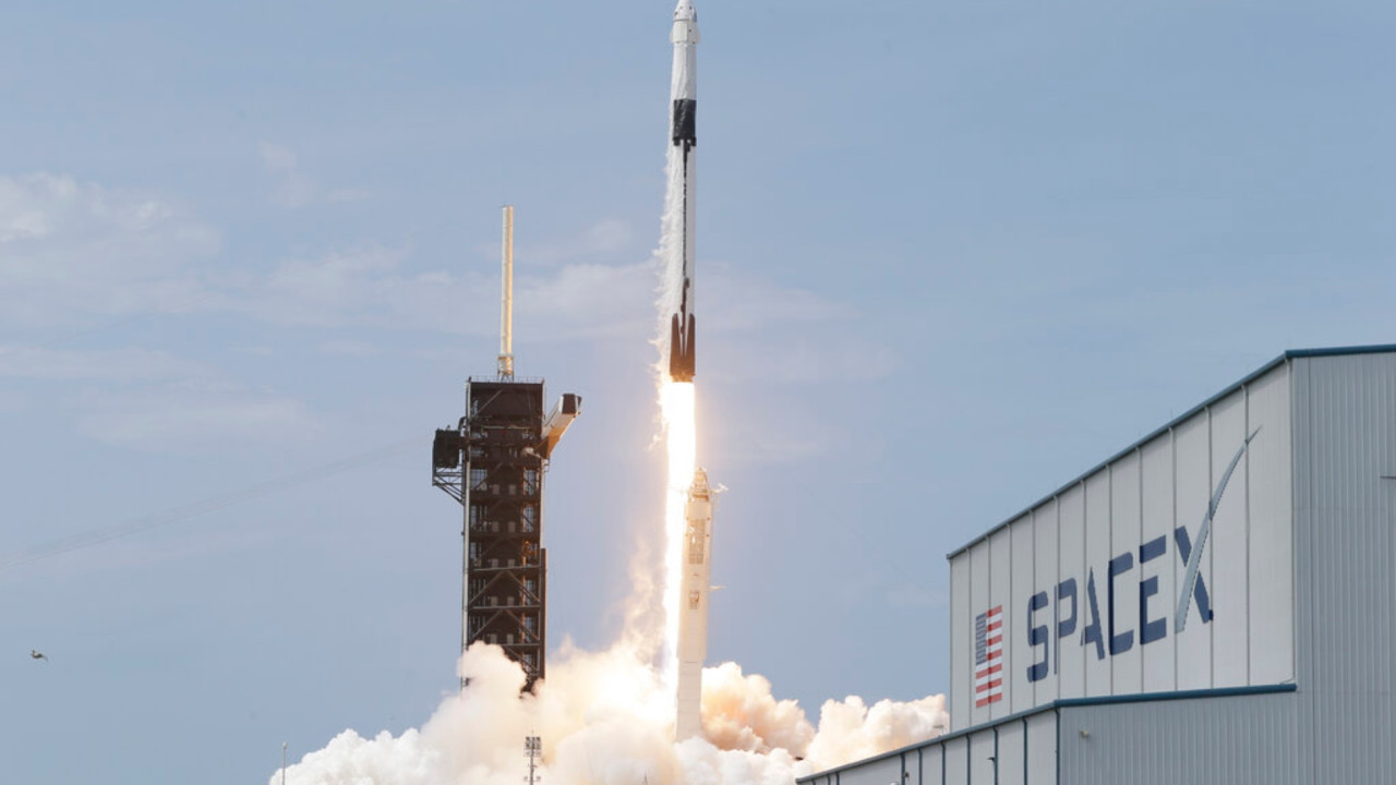 spacexfalcon9.jpg
