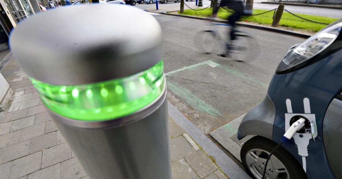 electric cars 1200x630.jpg