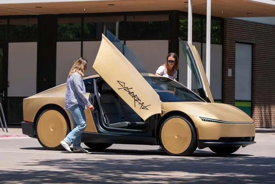 tesla cybercab robotaxi.jpg