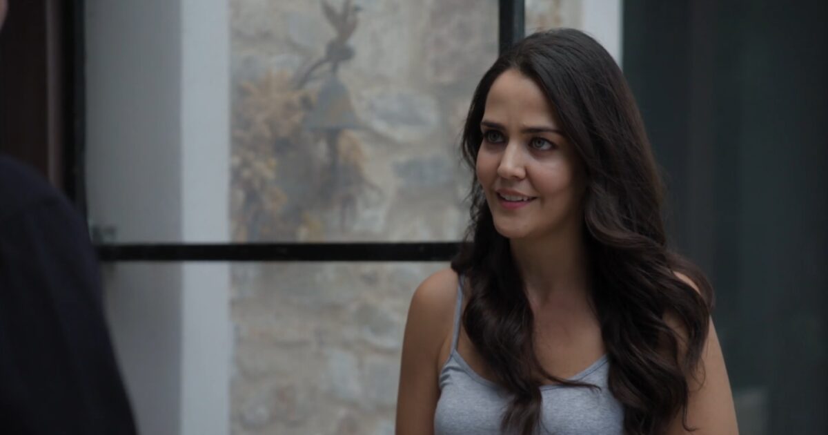 dio mavra poukamisa 3 1200x630.jpg